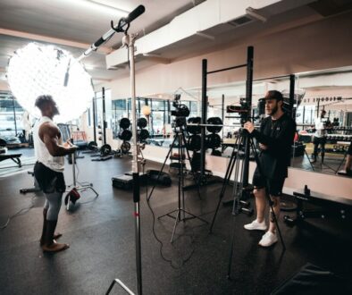 Fotograf i fotomodelka - współpraca na planie zdjęciowym