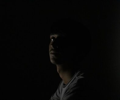 Odkryj kreatywne oświetlenie na sesji zdjęciowej - zabawa światłem i cieniem