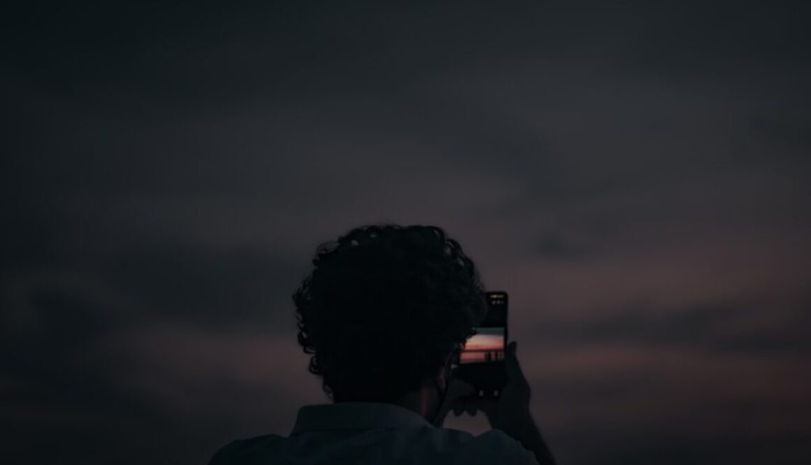 Jak robić ostre zdjęcia w trudnych warunkach oświetleniowych