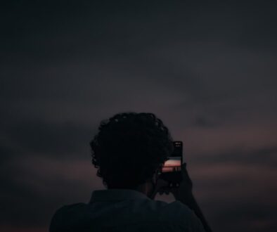 Jak robić ostre zdjęcia w trudnych warunkach oświetleniowych