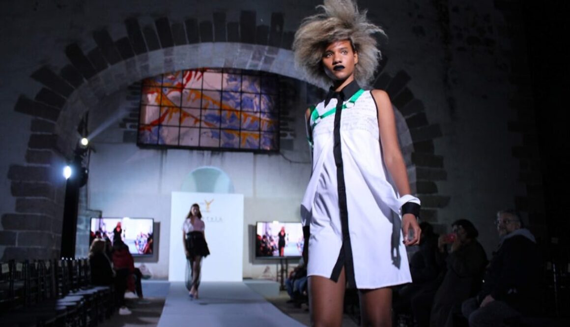 Jak dobierać tło do zdjęć modowych? Rola tła w kompozycji